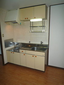 Kitchen. Gas stove can be installed! 