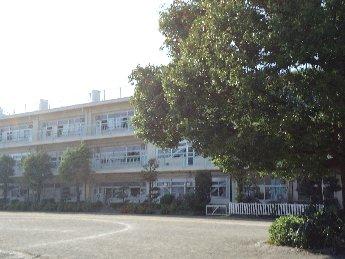 Primary school. 558m until the Saitama Municipal Shichiri Elementary School