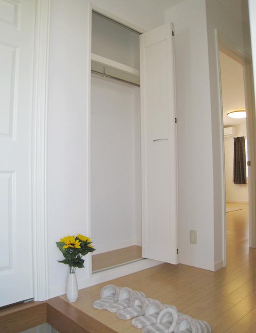 Entrance. Foyer closet newly established