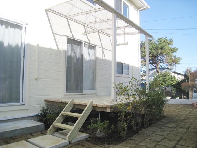 Balcony. Laundry was also finishing in the wooden deck of the balcony terrace as Hoseru.