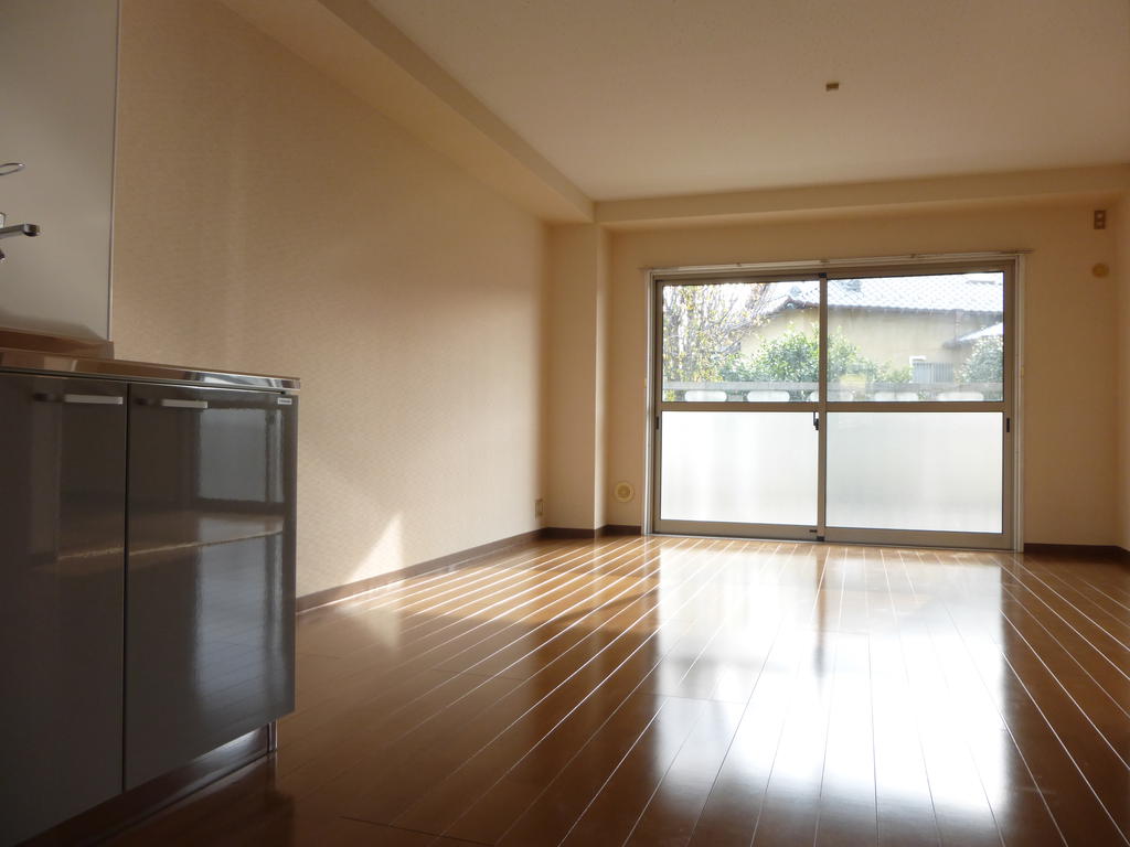 Living and room. Renovation to H25.12! LDK is spacious 14 tatami mats!