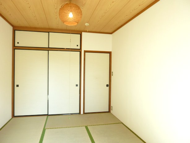 Other room space. 6 Pledge Japanese-style room there is a closet with upper closet