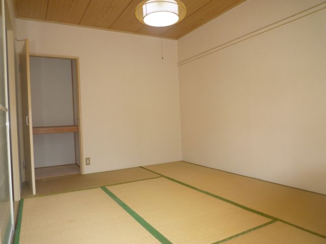 Living and room. It is a Japanese-style room of calm down space