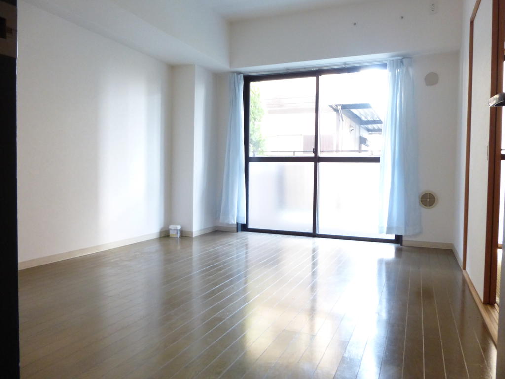 Living and room. BaHiro open the sliding door of a Japanese-style room ~ There living