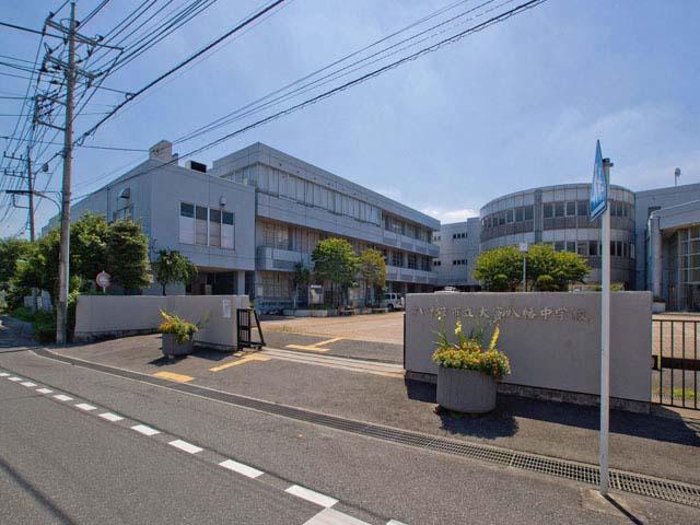 Junior high school. 730m to Omiya Hachiman Junior High School