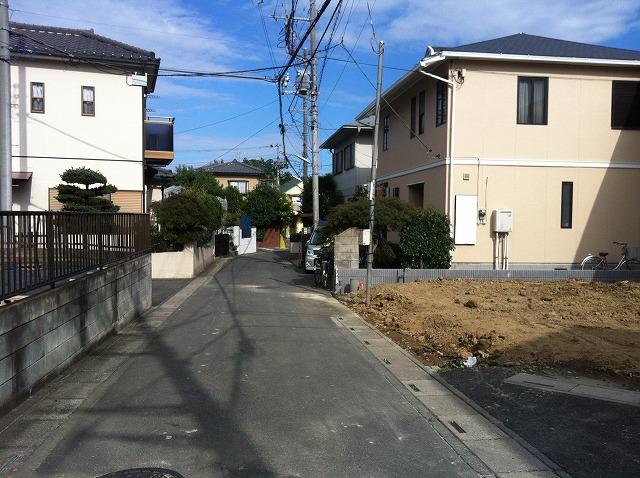 Local photos, including front road. Front road is fully paved. At least as of the car, It is a quiet residential area. 