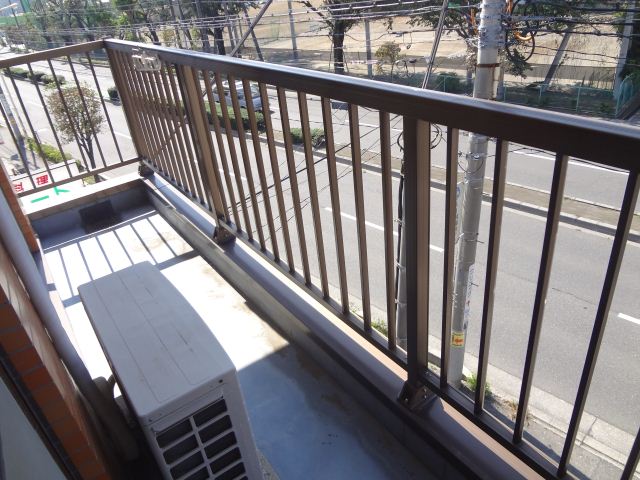 Balcony. Jose also futon