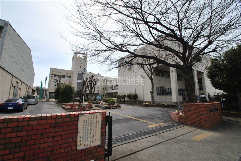 Junior high school. 520m up to municipal Otani Junior High School