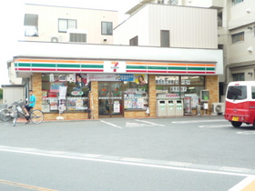 Convenience store. 500m to Seven-Eleven (convenience store)