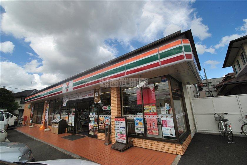 Convenience store. 660m to Seven-Eleven