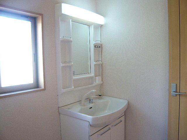 Wash basin, toilet. Building 3 Vanity unit