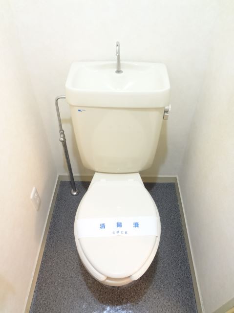 Toilet. Is the toilet there is a feeling of cleanliness.