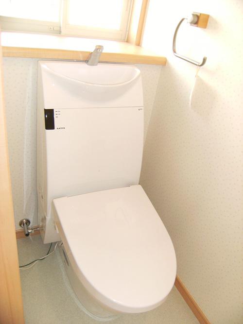 Toilet. Indoor (September 2013) Shooting Satisuo LIXIL made      Small tank, Toilet with a bidet