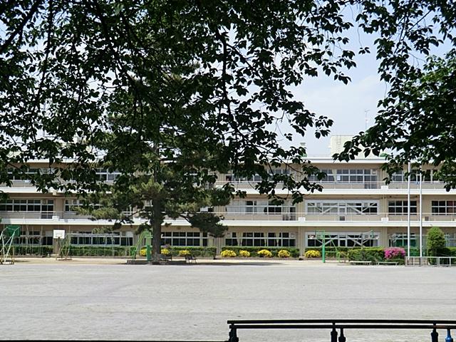 Primary school. 616m until the Saitama Municipal Daisuna soil Higashi Elementary School
