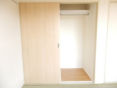 Living and room. Spacious storage space of the Japanese-style room