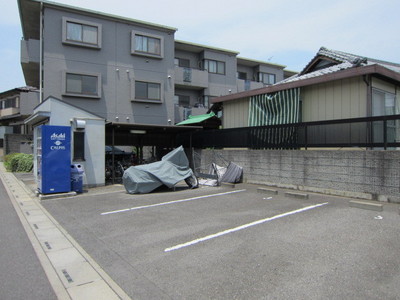 Parking lot. On-site parking