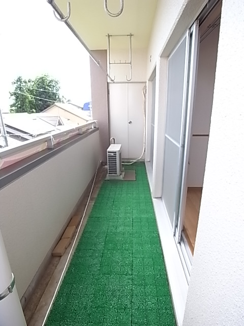 Balcony. Yes laid artificial turf.