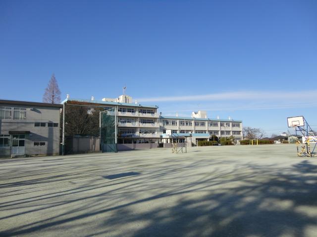Primary school. Haruoka until elementary school 1320m