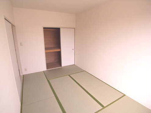 Living and room. It's still calm down I Japanese-style room