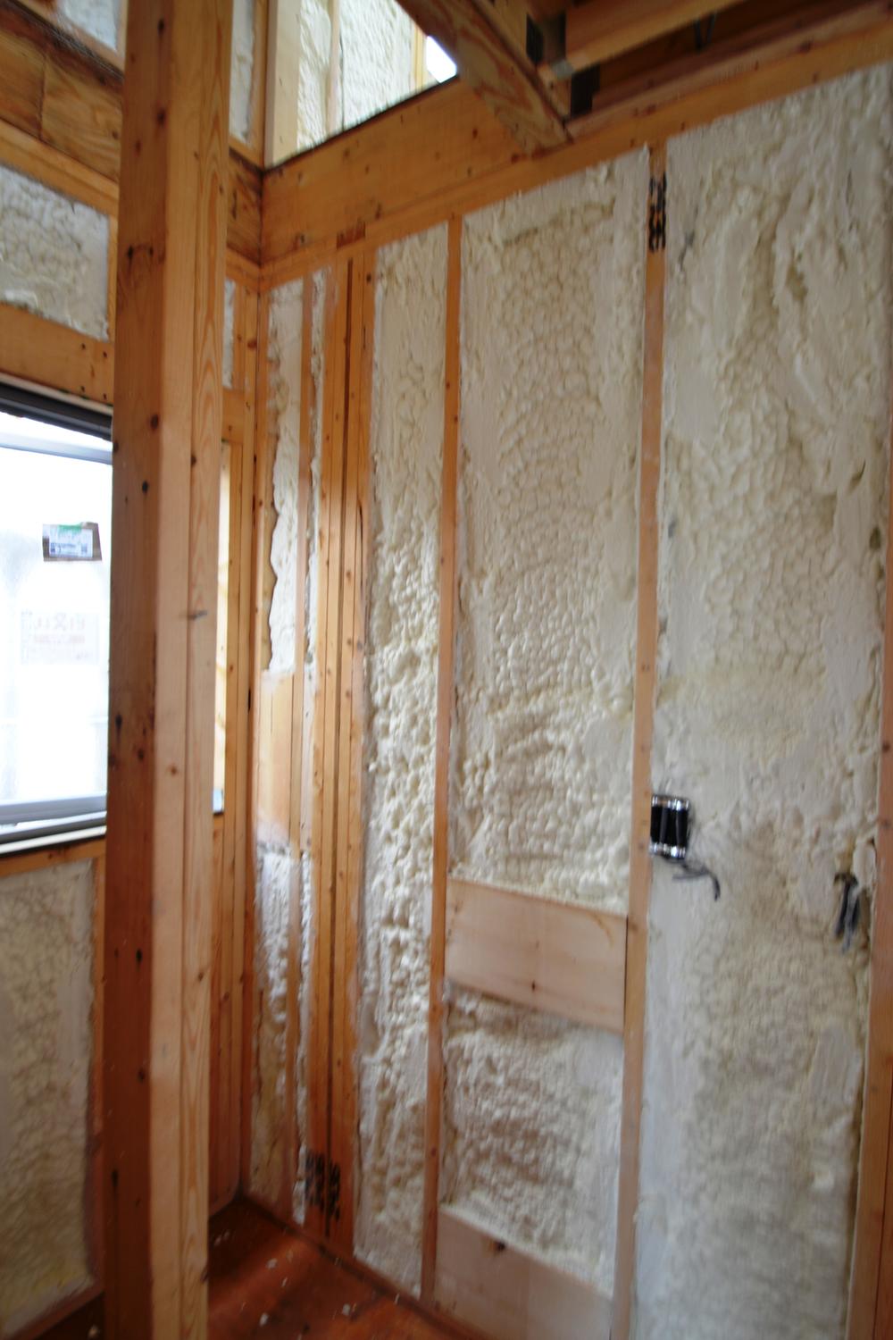 Construction ・ Construction method ・ specification. Because the foam insulation, Cool in summer ・  ・ Warm in winter ・  ・ For us like keeping the room like a thermos at a constant temperature. 