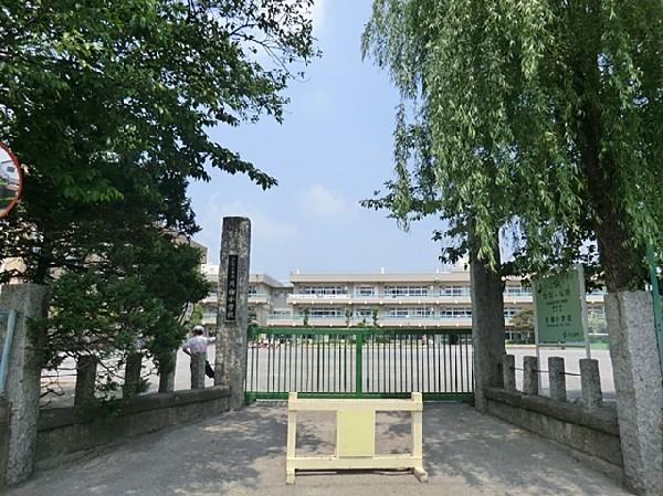 Primary school. 850m until the Saitama Municipal Katayanagi elementary school