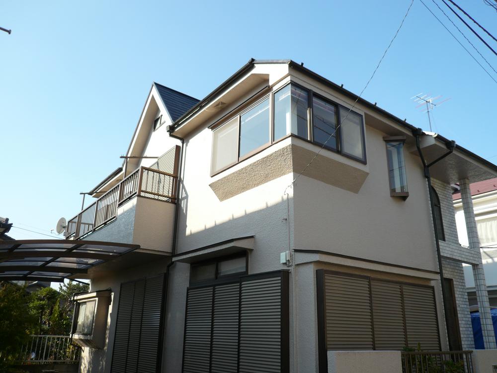 Local appearance photo. Garage two Allowed ☆ Everyone will be satisfied firm of floor plan 4LDK family. ☆ Entrance hall there is a feeling of freedom in the stairwell. ☆ Shopping is also convenient in a 10-minute walk to the station