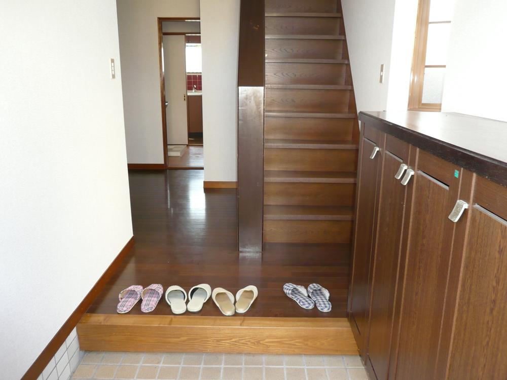 Local appearance photo. Garage two Allowed ☆ Everyone will be satisfied firm of floor plan 4LDK family. ☆ Entrance hall there is a feeling of freedom in the stairwell. ☆ Shopping is also convenient in a 10-minute walk to the station