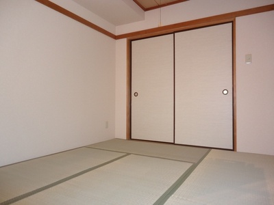 Living and room. Bright 6 Pledge of Japanese-style room!