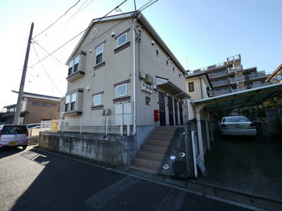 Entrance. All rooms angle room bay window there! WIC! 