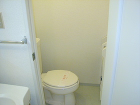 Toilet. bus ・ It is another toilet