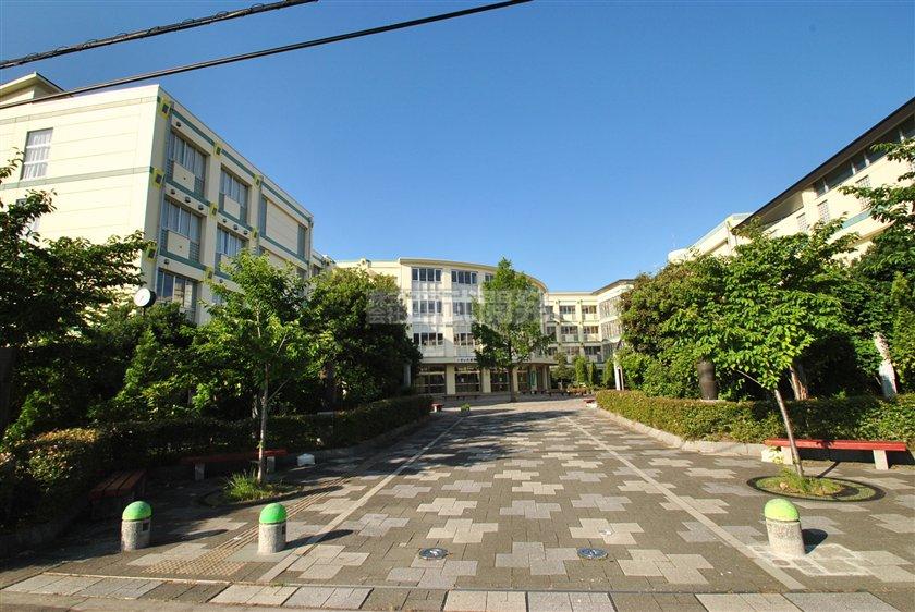 Junior high school. Haruno 770m until junior high school