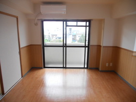 Living and room. Air-conditioned to LDK