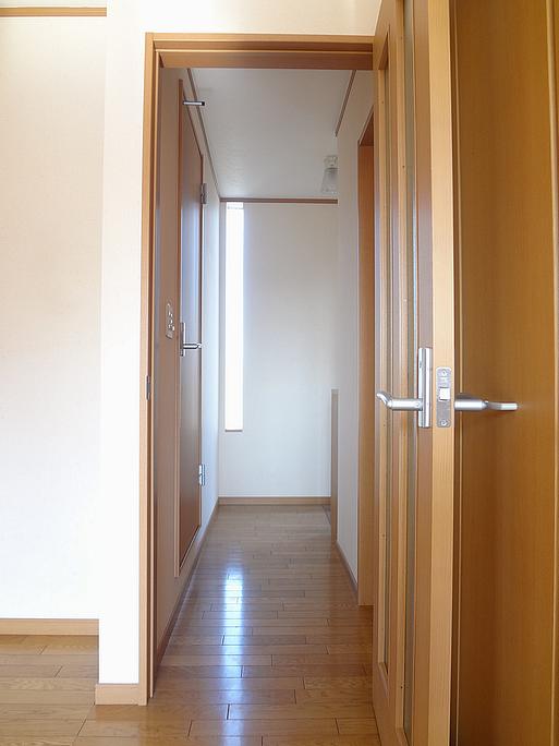 Other room space. Corridor is also sunny. 