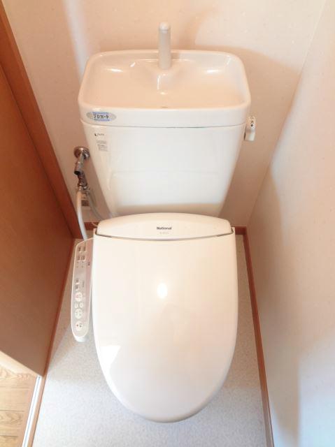 Toilet. Toilets are equipped with washlet. 