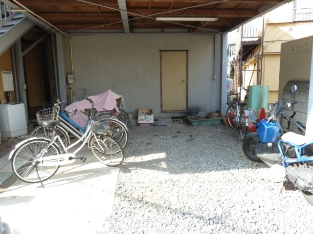 Other. There is also a bicycle parking. It does not wet the rain.