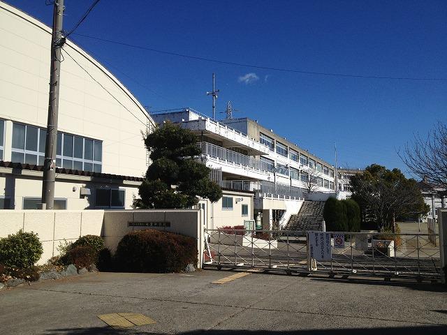 Junior high school. 388m until the Saitama Municipal Shichiri junior high school