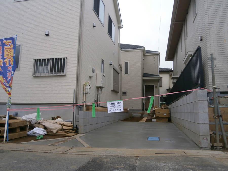 Local photos, including front road. Was building completed. Such as the actual image from per yang, We have to wait all the time so you can see directly. 