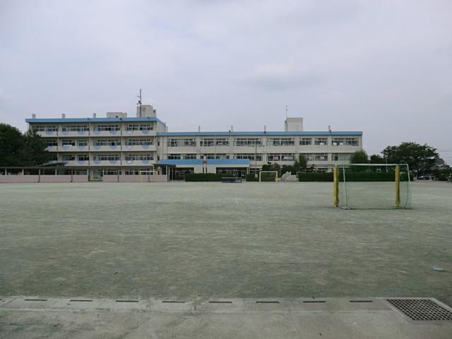 Primary school. Haruoka until elementary school 550m