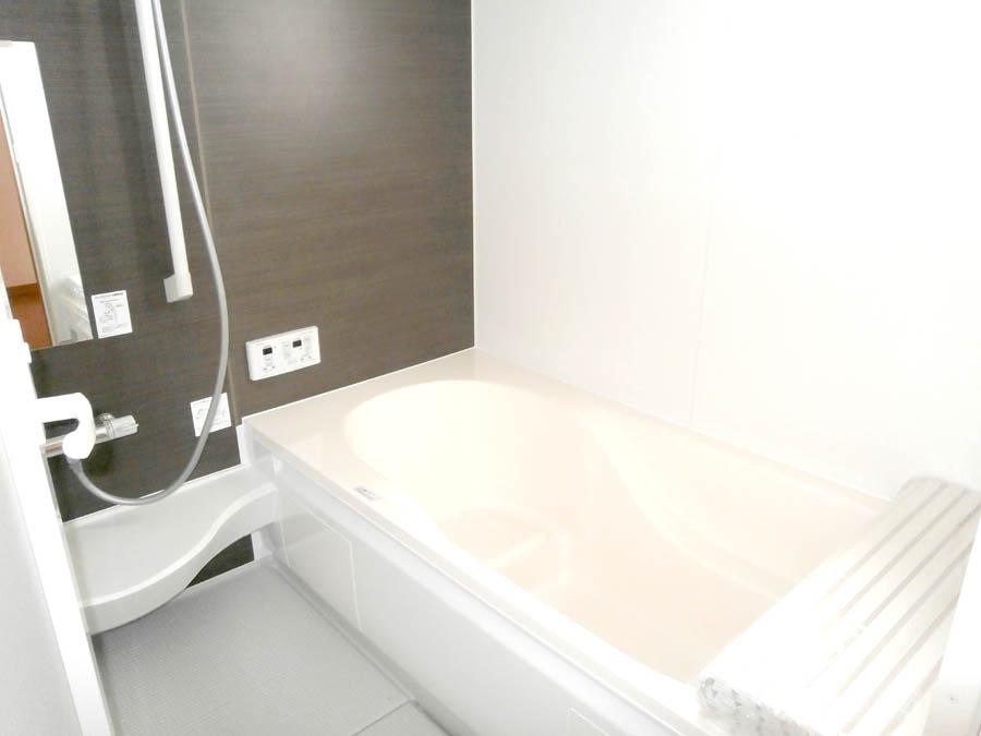 Bathroom. Was building completed. Such as the actual image from per yang, We have to wait all the time so you can see directly. 