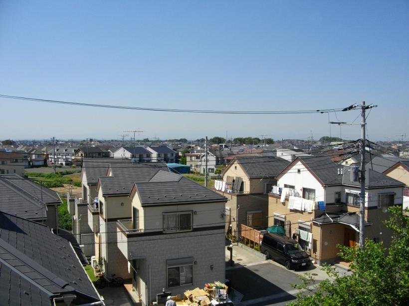 View photos from the dwelling unit. Good day you can see the Mount Fuji of weather. 