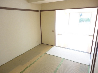 Living and room. Bright Japanese-style room! 