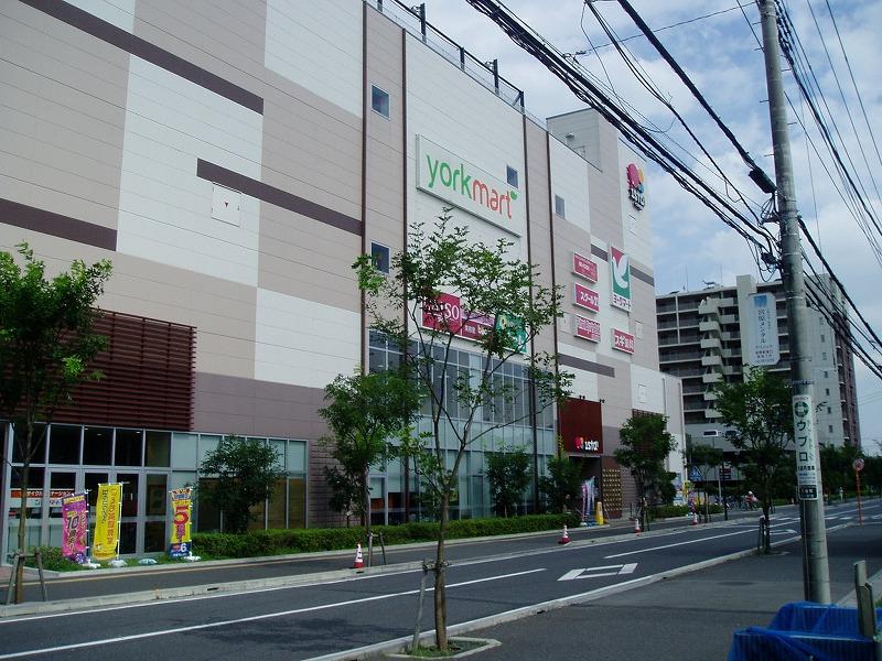 Supermarket. ista 1250m is about walk 16 minutes to the Nisshin. 
