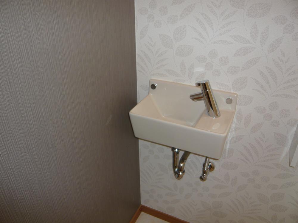 Toilet.  ■ Toilet _ hand-washing facilities!