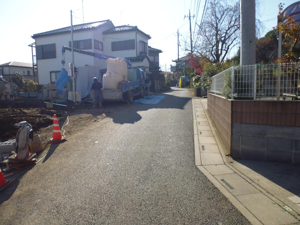 Local photos, including front road. (1 ・ 2 Building) same specification