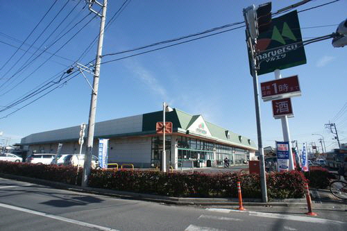 Supermarket. Maruetsu to (super) 540m