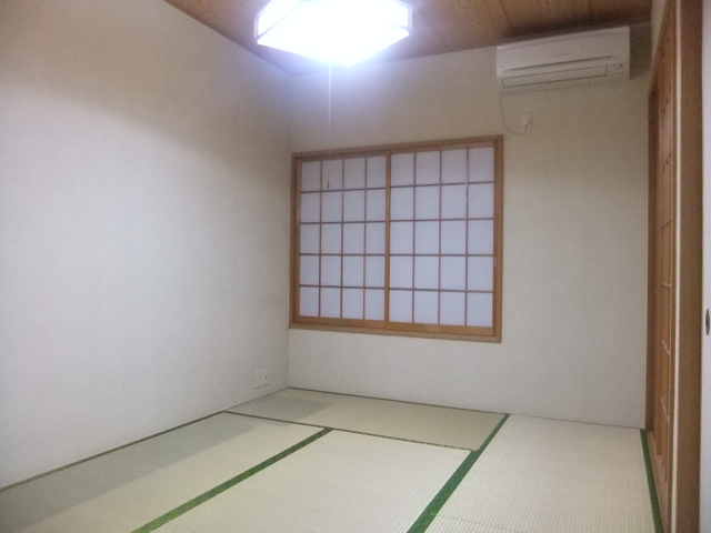 Other. There are Japanese-style room on the first floor