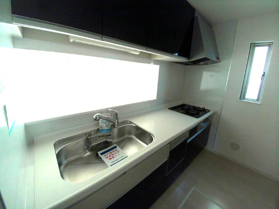 Kitchen. Was building completed. Such as the actual image from per yang, We have to wait all the time so you can see directly. 