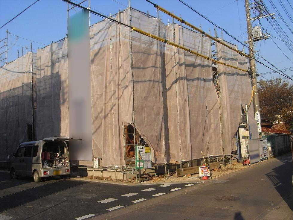 Local photos, including front road. local 12 Building - under construction (December 2013) Shooting