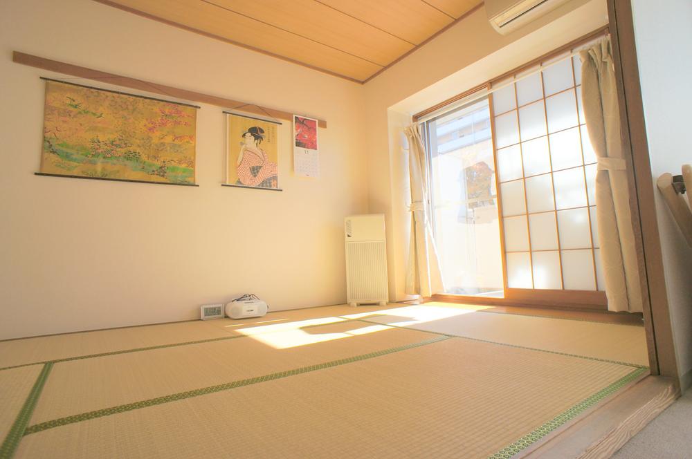 Non-living room. Bright Japanese-style sun plug ^^