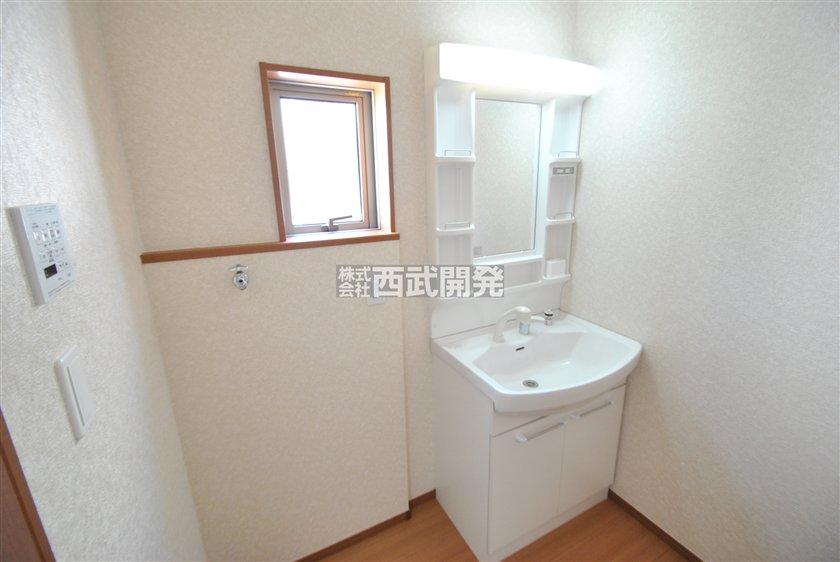 Same specifications photos (Other introspection). Same specifications bathroom